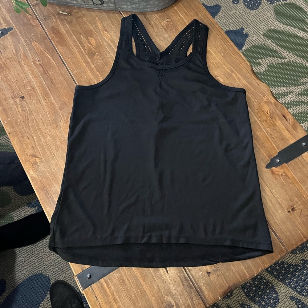Daisy Fuentes black workout tank top size small.